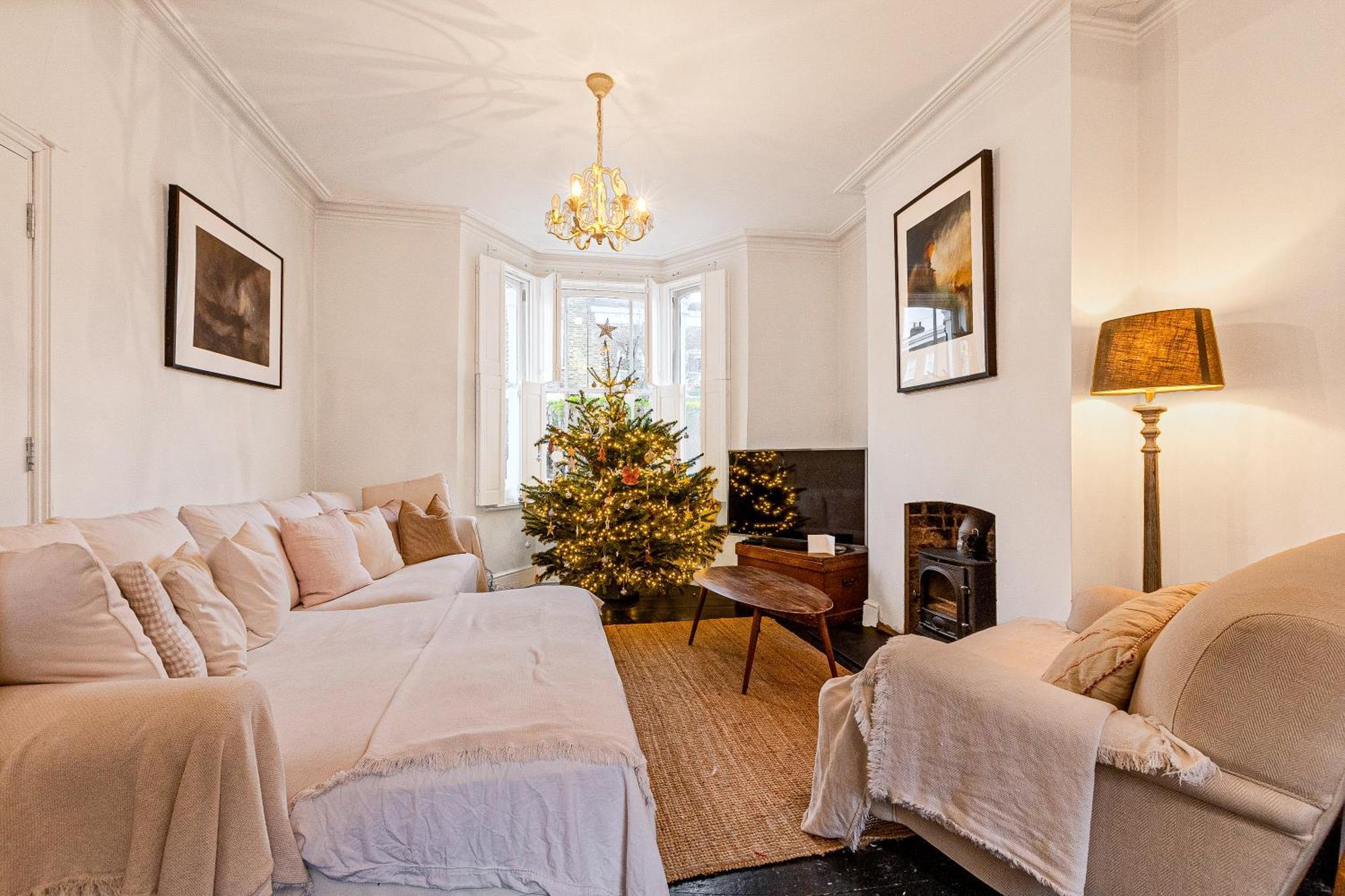 3br Flat W Garden In West Kensington, 4min Tube Station Case de vacanță