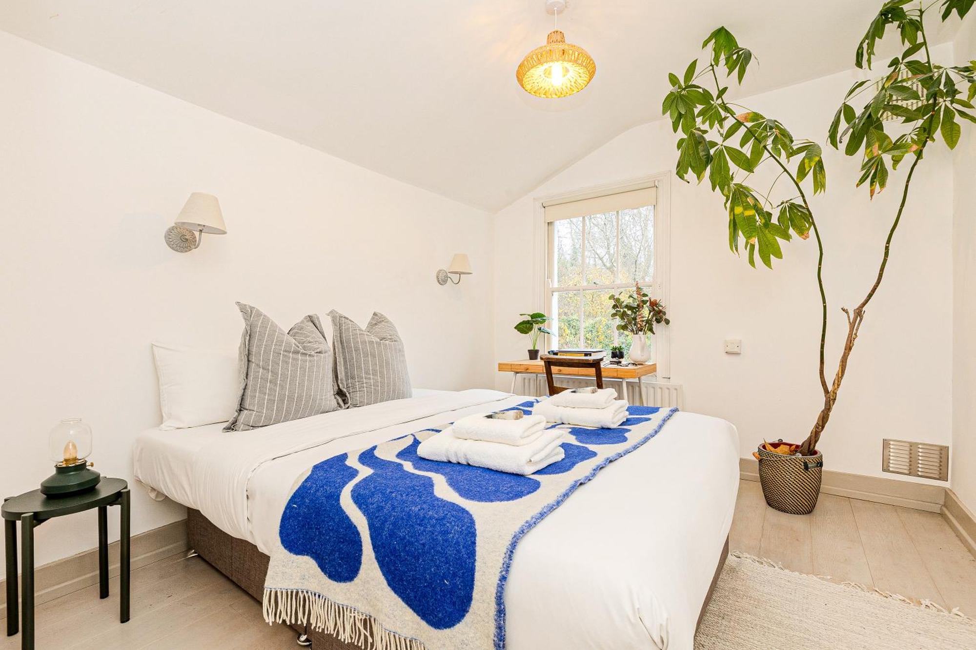 3br Flat W Garden In West Kensington, 4min Tube Station * Londra