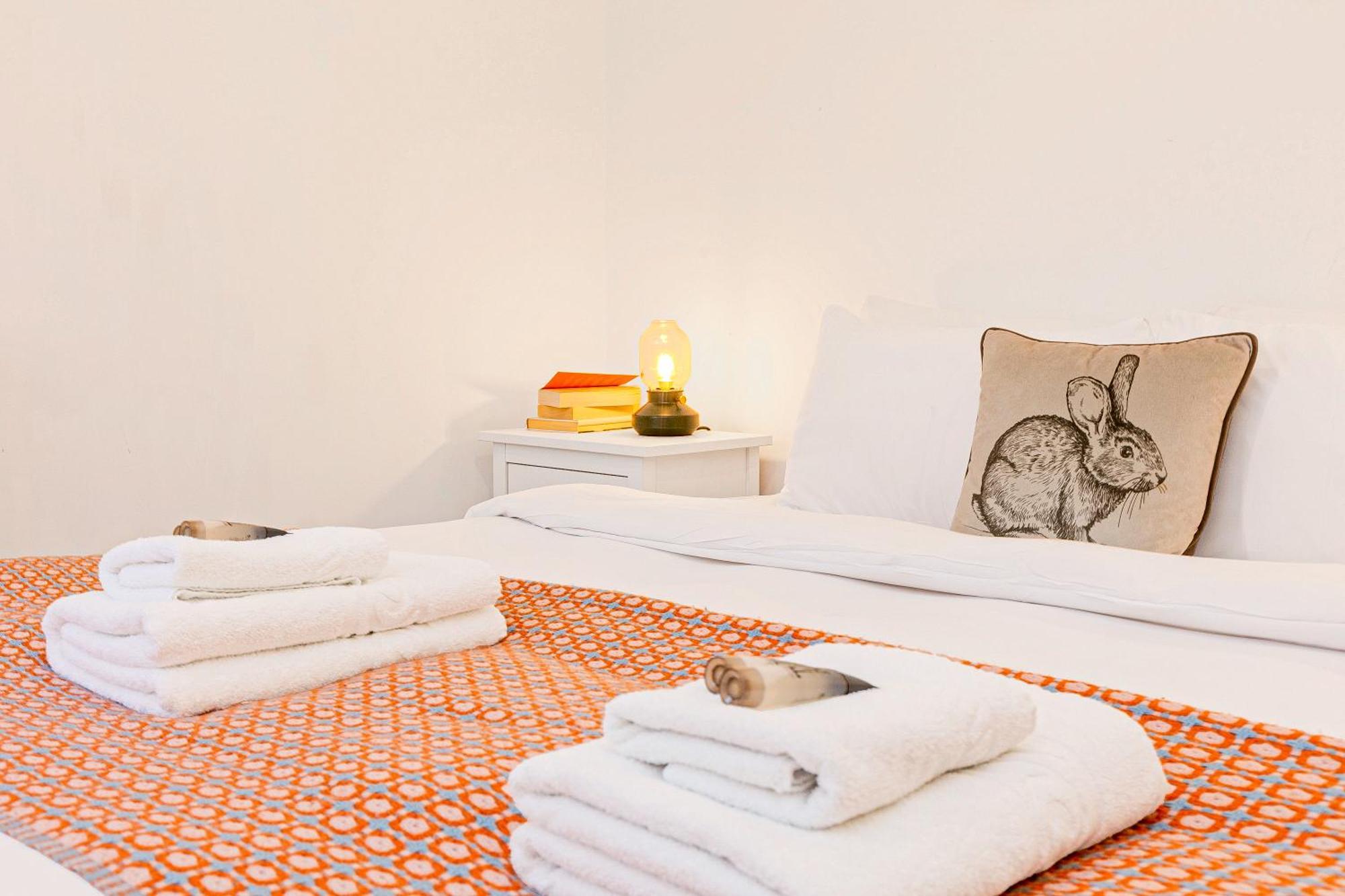 Casa vacanze 3br Flat W Garden In West Kensington, 4min Tube Station