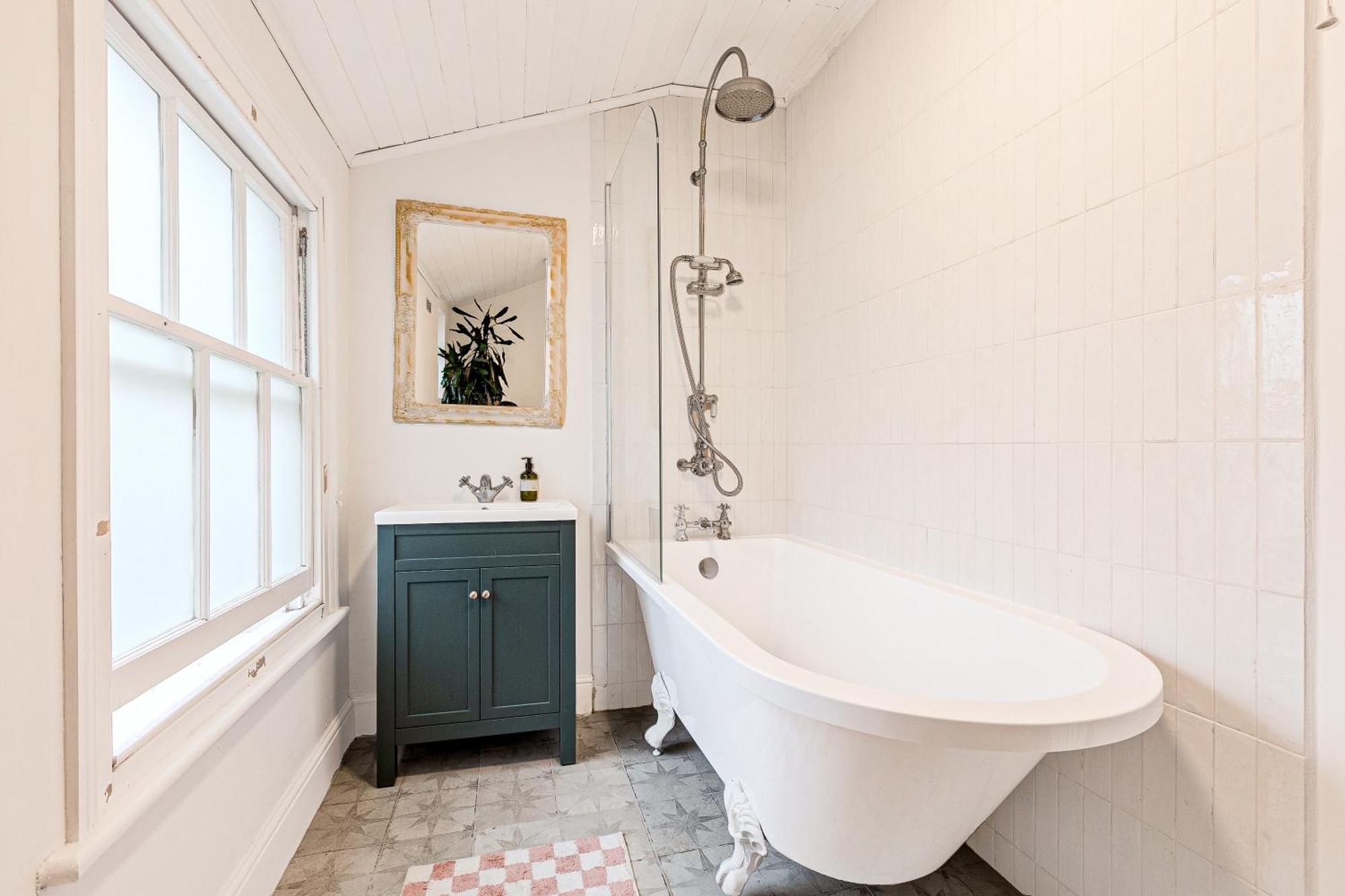 Casa vacanze 3br Flat W Garden In West Kensington, 4min Tube Station Londra